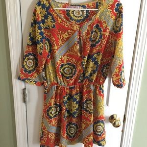 Pura Vida trendy tunic in bright print w/ pockets!